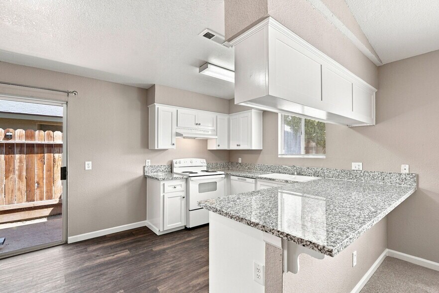 More Photos Of 1262 N Marks Ave, Fresno Apartments For Sale