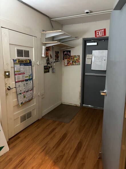 More Photos Of 15350 NE Sandy Blvd, Portland Office Residential For Sale