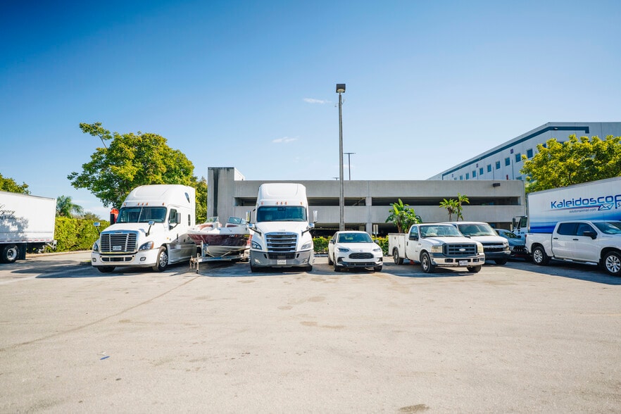 More Photos Of 7865 NW 46th St, Doral Warehouse For Lease