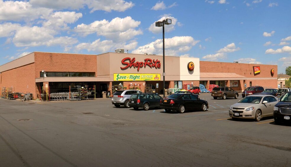 More Photos Of 70 Healy Blvd, Hudson Supermarket For Sale
