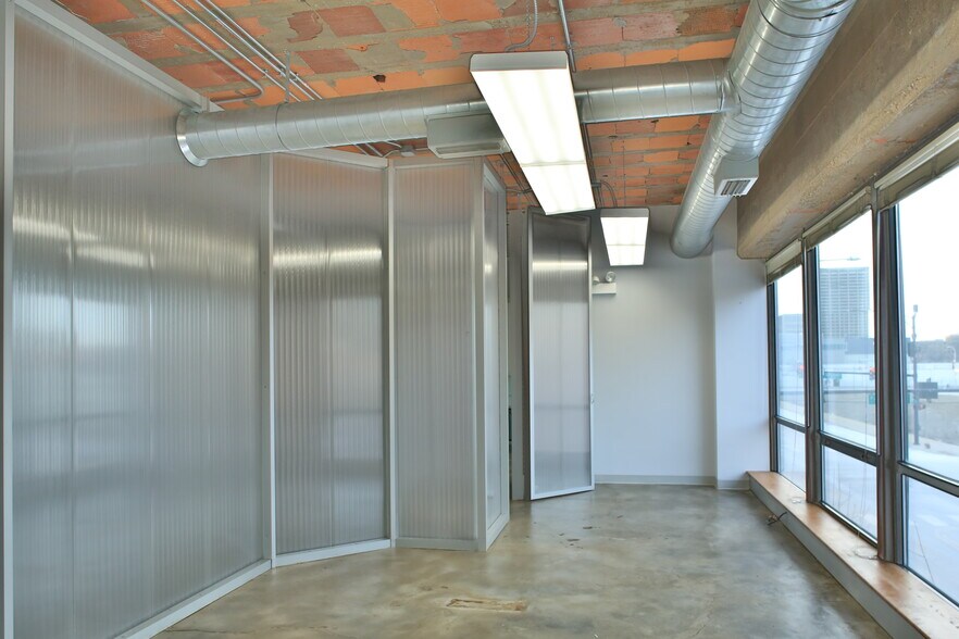 More Photos Of 557 W Polk St, Chicago Research And Development For Lease