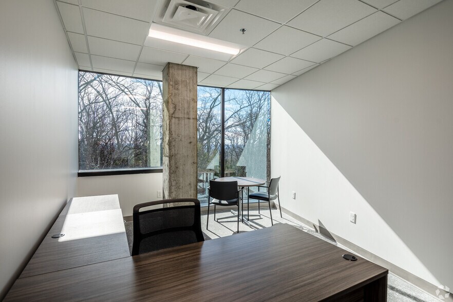 More Photos Of 214 Overlook Cir, Brentwood Office For Sale