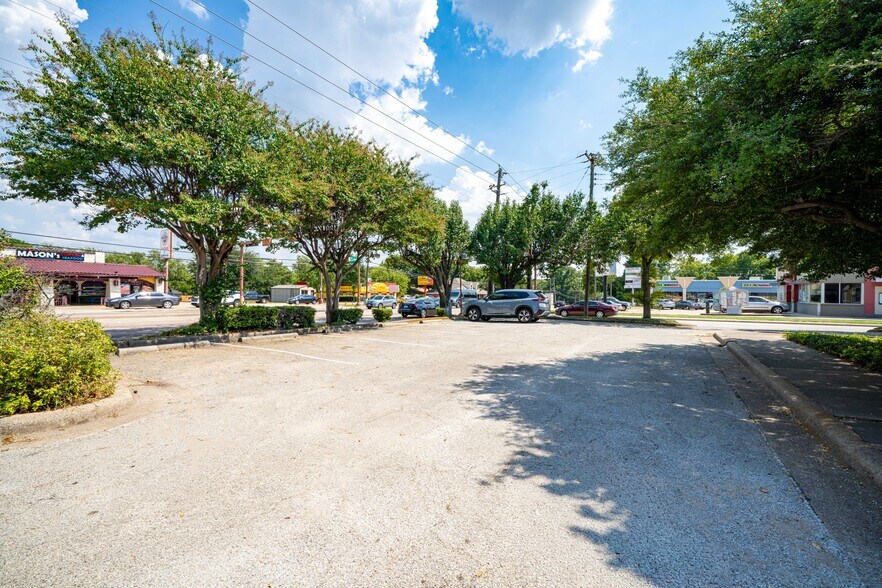 More Photos Of 701 N Hampton Rd, DeSoto Medical For Sale