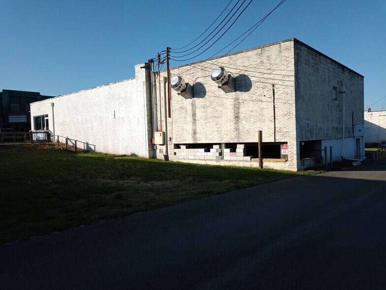 More Photos Of 525 Main St, Altavista Restaurant For Sale