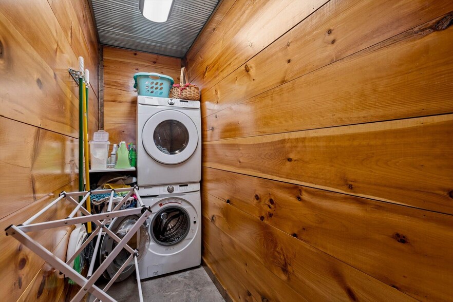 More Photos Of 558 Lucky Rd, Seymour Service For Sale