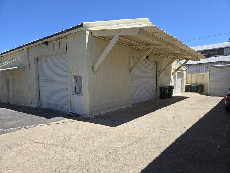 More Photos Of 10 Daisy Ave, Lodi Warehouse For Lease