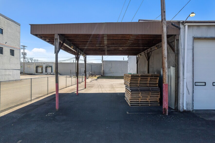 More Photos Of 232 Division St, Kingston Warehouse For Lease