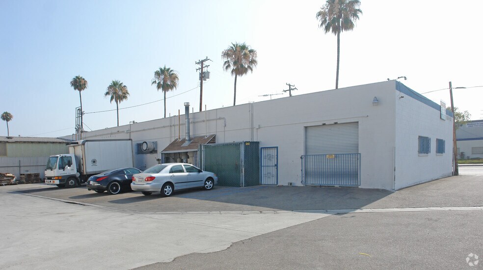 More Photos Of 18207 S Broadway, Gardena Warehouse For Lease