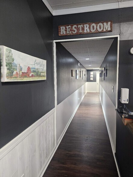 More Photos Of 305 Main St, Sheridan Storefront Retail Residential For Lease