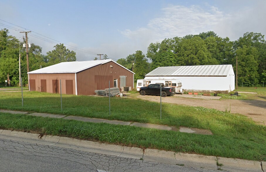 More Photos Of 402 S Oak St, Buchanan Unknown For Lease