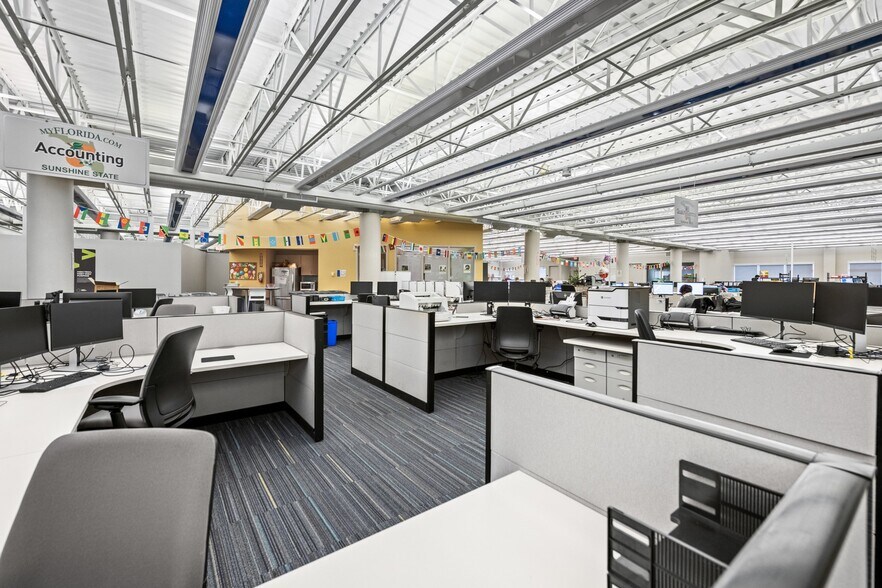 More Photos Of 6015 31st St E, Bradenton Office For Sale