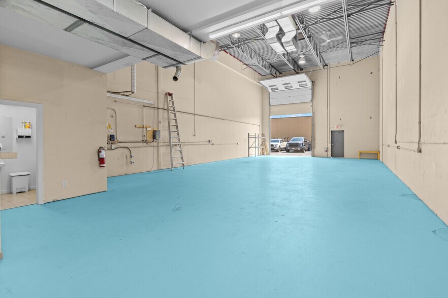 More Photos Of 215 Neave Rd, Kelowna Office For Sale