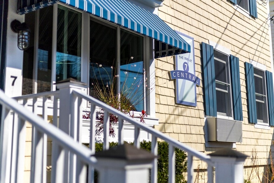 More Photos Of 7 Central St, Provincetown Hotel For Sale