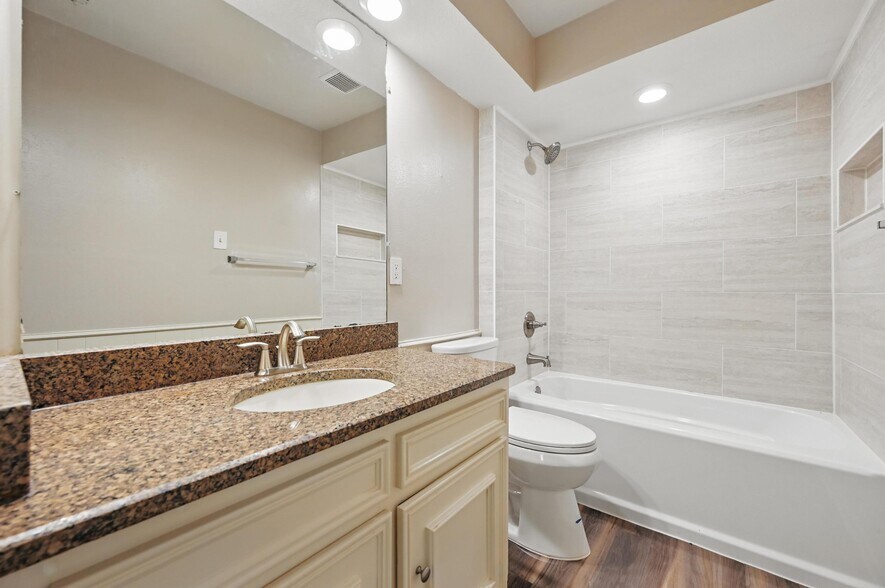 More Photos Of 300 Paul Wilson Rd, Wylie Showroom For Lease