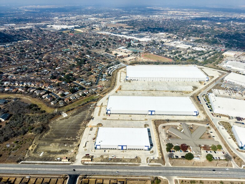 More Photos Of 5327 Eisenhauer Rd, San Antonio Unknown For Lease