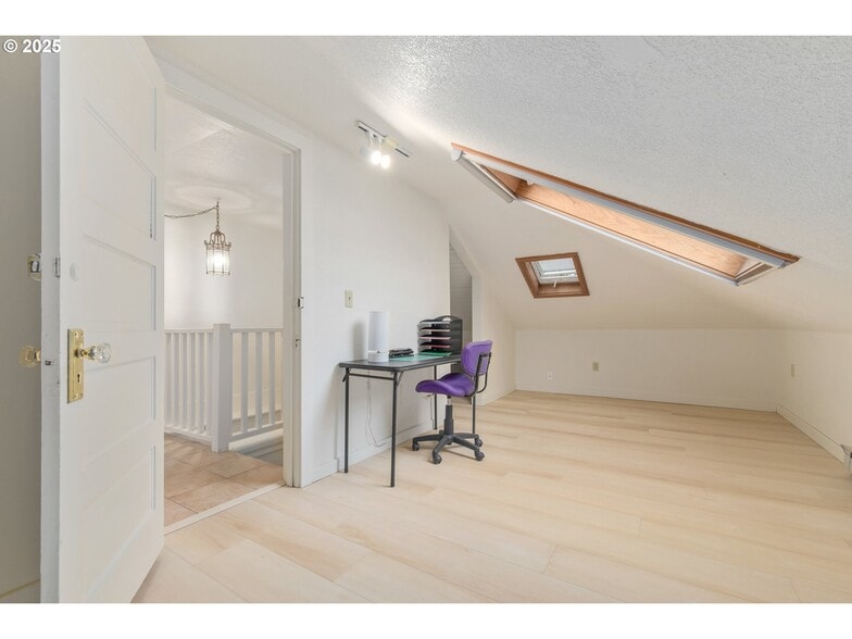 More Photos Of 1492 Pearl St, Eugene Office For Sale