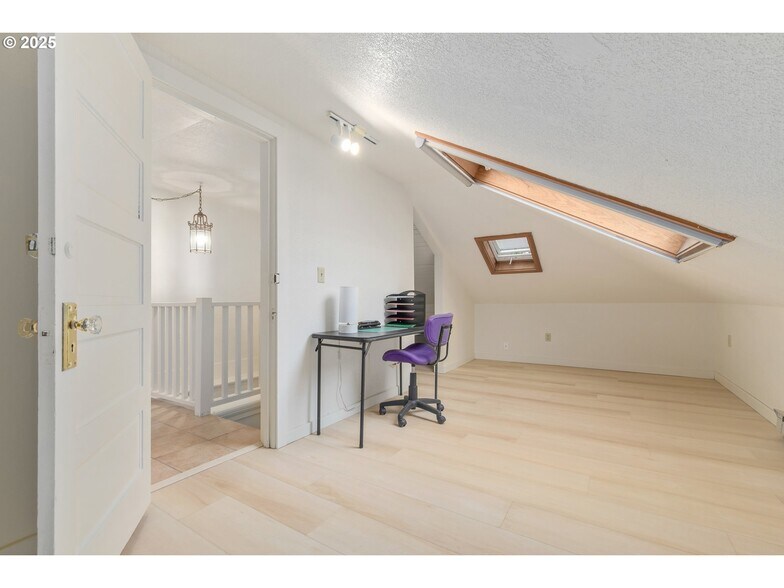 More Photos Of 1492 Pearl St, Eugene Office Residential For Sale