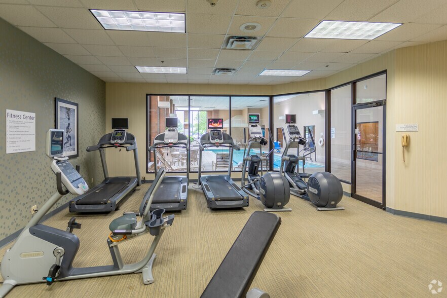 More Photos Of 1717 Airport Exchange Blvd, Erlanger Hotel For Sale