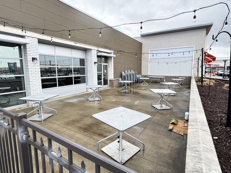 More Photos Of 7729 W Ridgewood Dr, Parma Restaurant For Lease