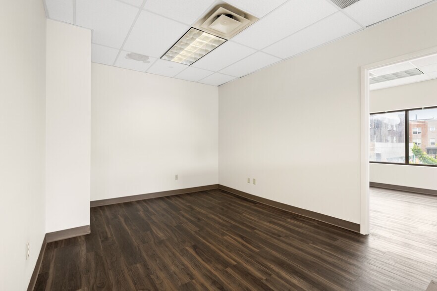 More Photos Of 724 N Illinois St, Indianapolis Office For Lease