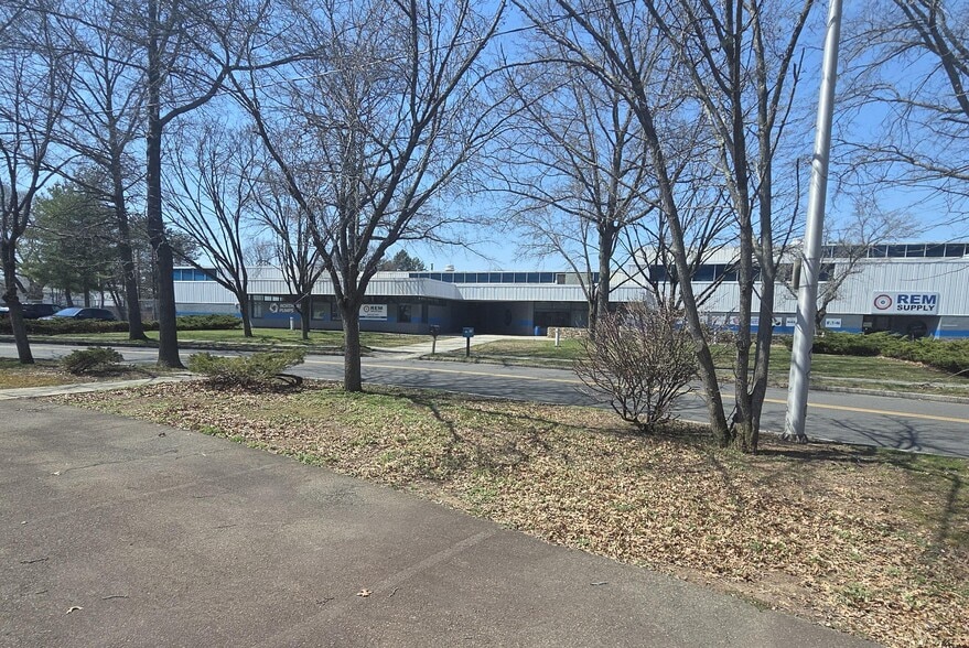 Primary Photo Of 30 Gando Dr, New Haven Industrial For Lease