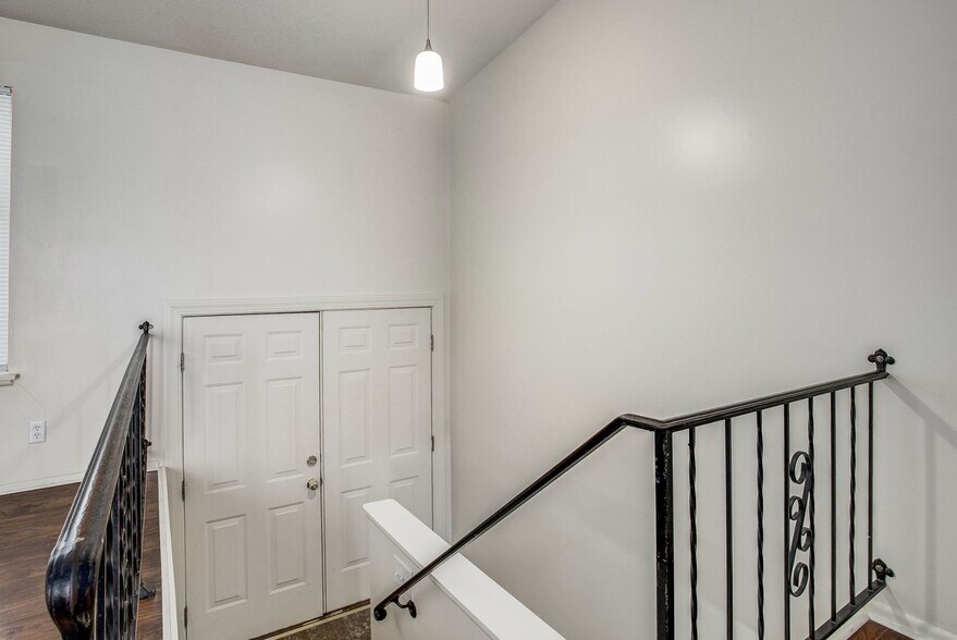 More Photos Of 605-607 NE Lynn St, Lee's Summit Apartments For Sale