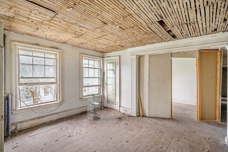 More Photos Of 93 Walnut St, Binghamton Apartments For Sale