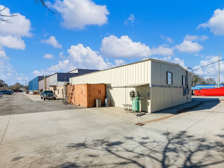 More Photos Of 1205 Industrial Blvd, Gainesville Warehouse For Sale