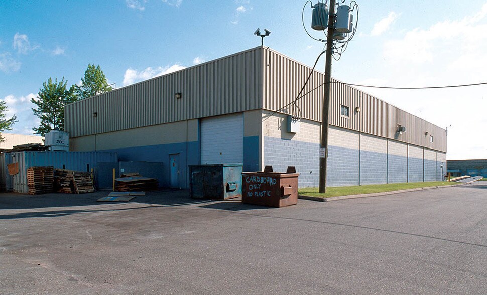 More Photos Of 43545 Utica Rd, Sterling Heights Manufacturing For Lease