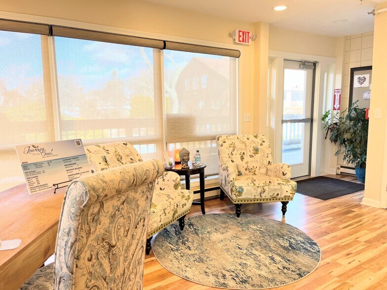 More Photos Of 24 Salt Pond Rd, Wakefield Medical For Lease