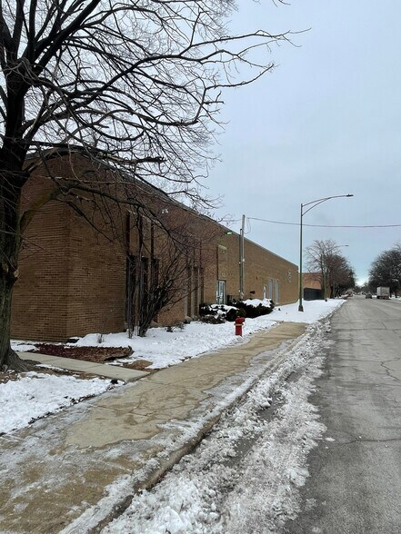 More Photos Of 1120 W Exchange Ave, Chicago Warehouse For Lease