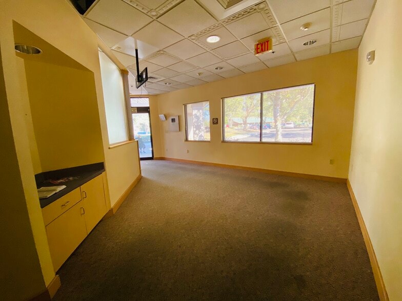 More Photos Of 404 Hall of Fame Dr, Lake City Medical For Lease