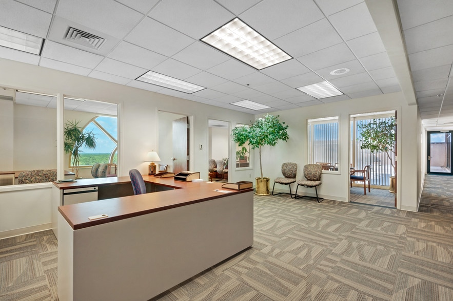 More Photos Of 1022 W 23rd St, Panama City Office Residential For Lease