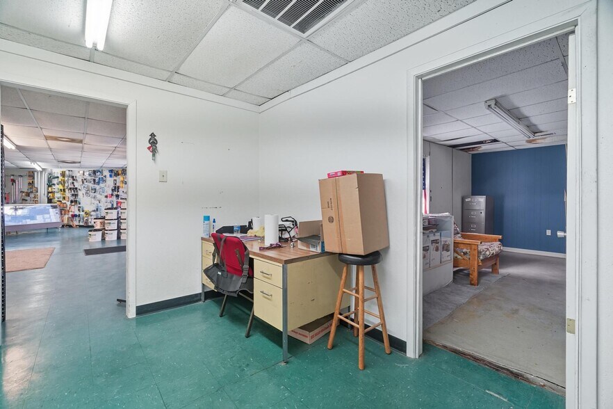 More Photos Of 257 Butternut St, Abilene Showroom For Lease
