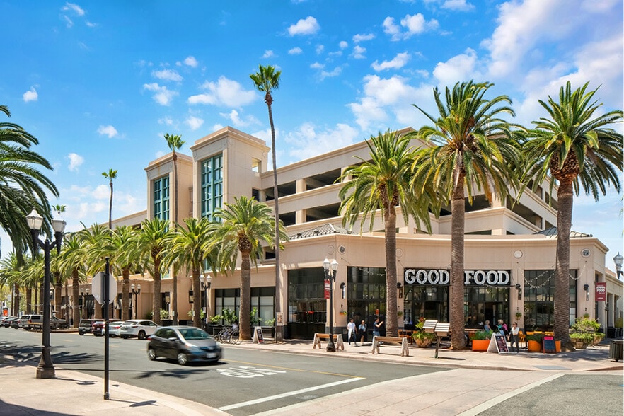 More Photos Of 131-195 W Center Street Promenade, Anaheim Unknown For Lease