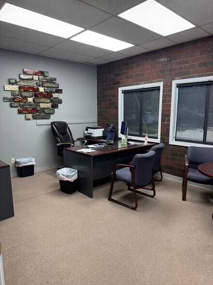 More Photos Of 816-818 NW Park Ln, Lee's Summit Office For Lease