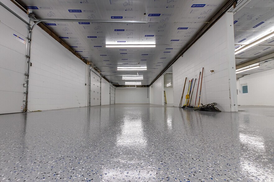 More Photos Of 925 Virginia St, Shelbyville Warehouse For Lease