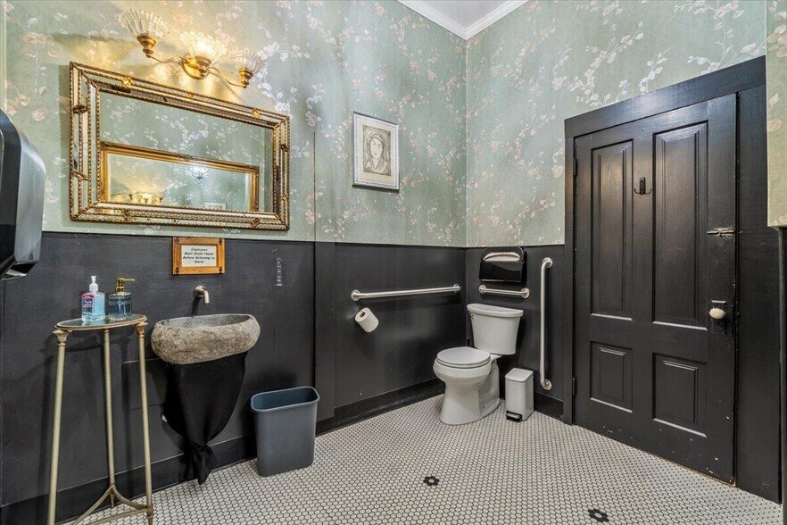 More Photos Of 315 Main St, Ferndale Hotel For Sale