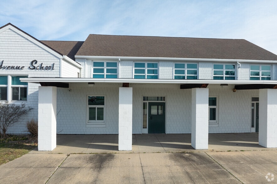 More Photos Of 65 Gatelot Ave, Ronkonkoma Schools For Sale