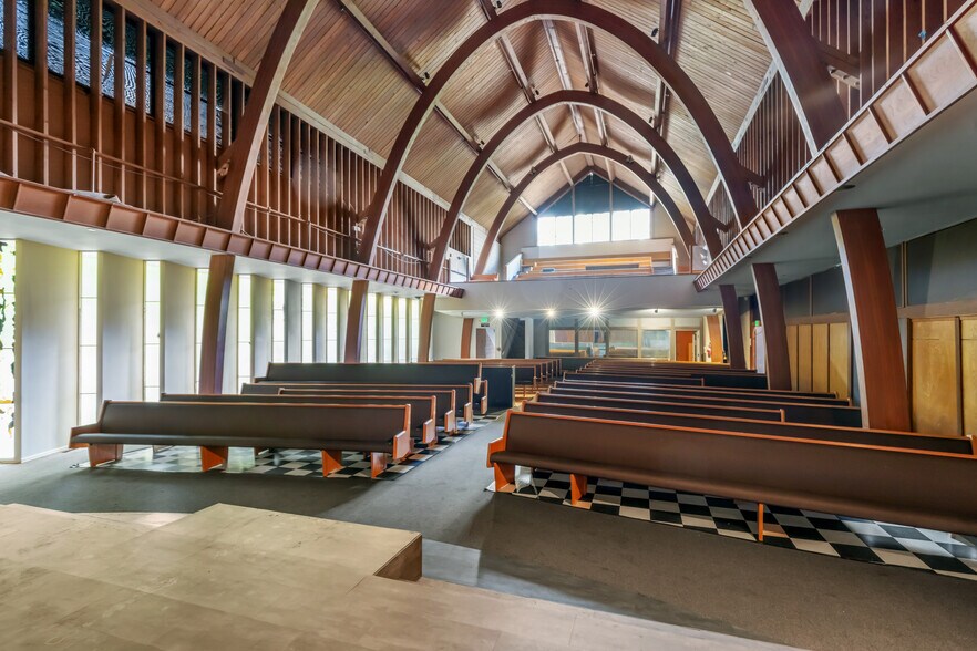 More Photos Of 752 108th Ave NE, Bellevue Religious Facility For Lease
