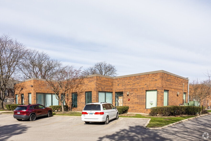 Primary Photo Of 700-728 S Milwaukee Ave, Wheeling Office For Lease