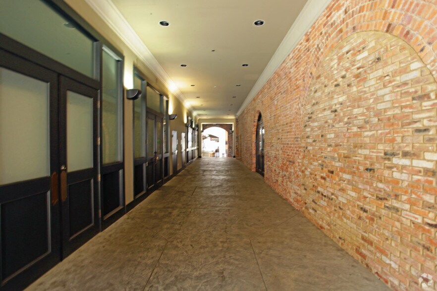 More Photos Of 117-129 Coosa St, Montgomery Office For Lease