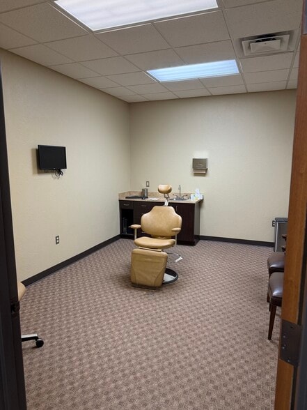 More Photos Of 1224 SW 104th St, Oklahoma City Medical For Lease