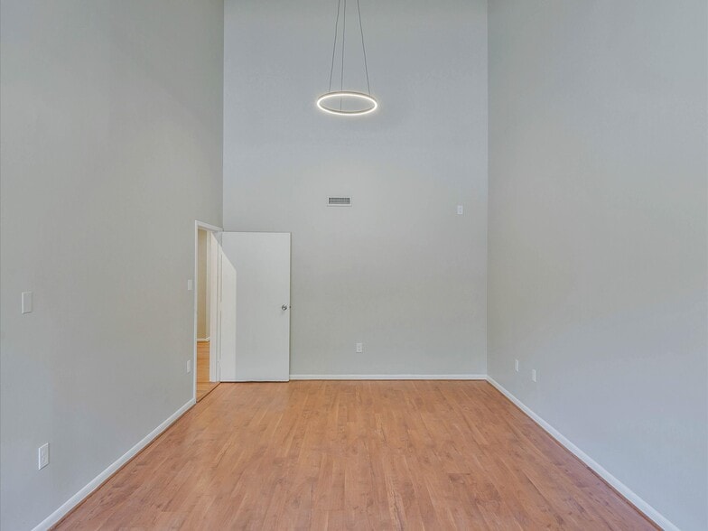 More Photos Of 311 Maple Ave W, Vienna Medical For Lease