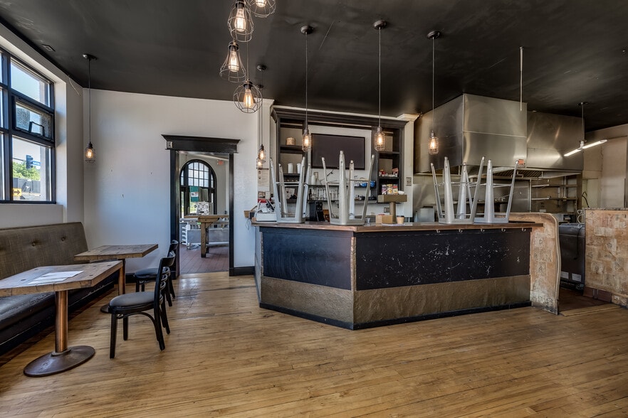 More Photos Of 2201-2205 44th Ave N, Minneapolis Restaurant For Sale
