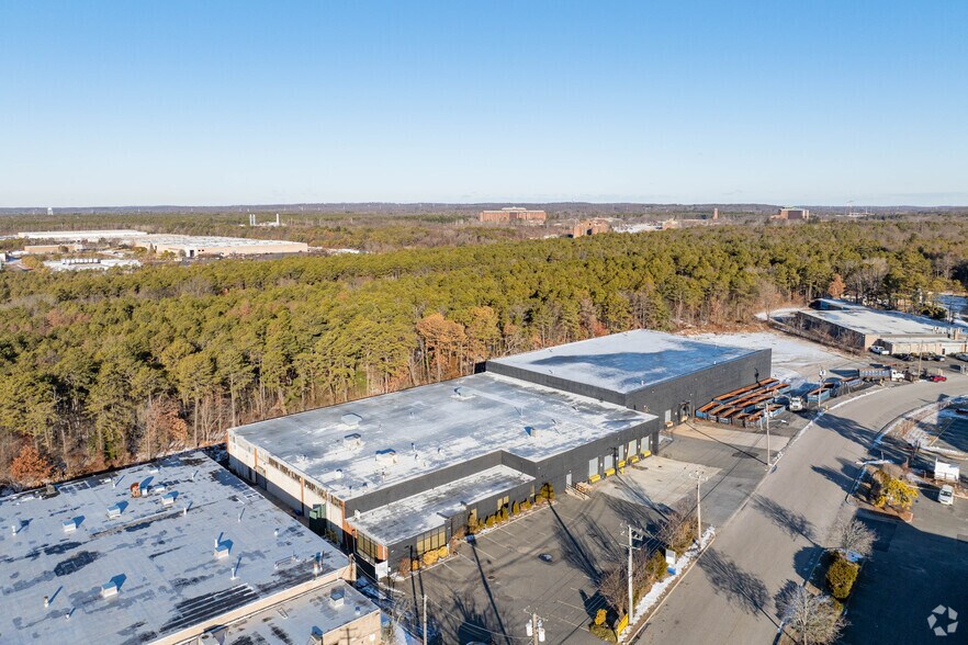 More Photos Of 110 Emjay Blvd, Brentwood Warehouse For Sale