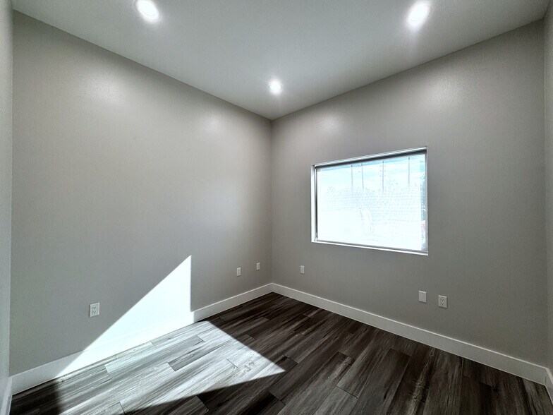 More Photos Of 8815 West Rd, Houston Office For Sale