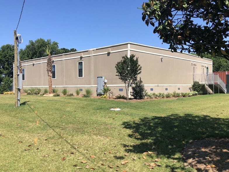 More Photos Of 2152 Melbourne Ave, North Charleston Flex For Lease