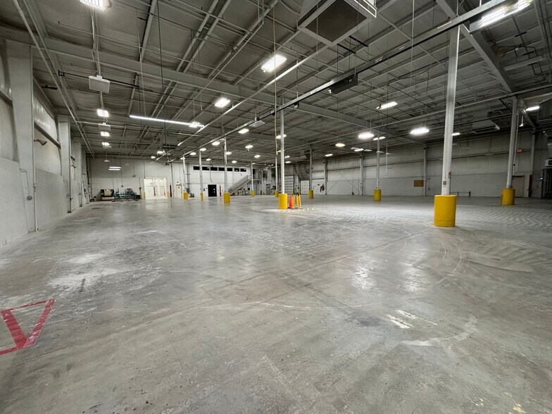 More Photos Of 118 Industrial Dr, Edgerton Warehouse For Sale