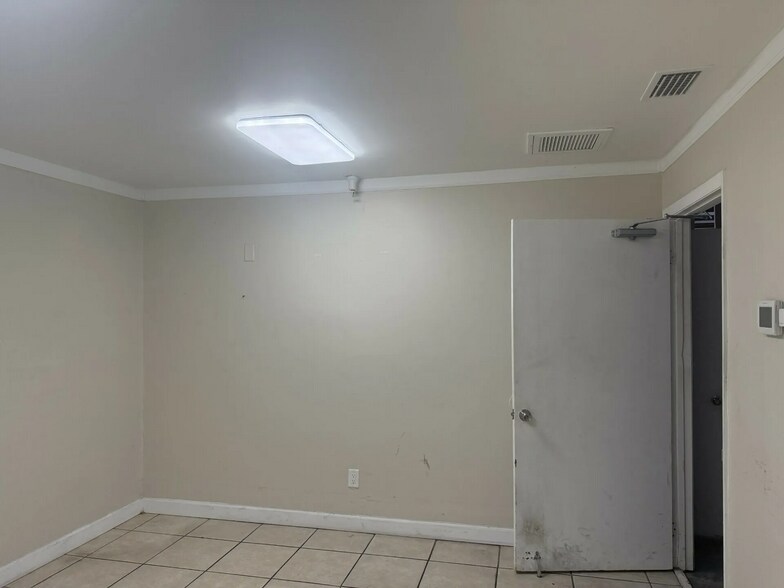 More Photos Of 1600 SW 17th Ave, Ocala Warehouse For Lease